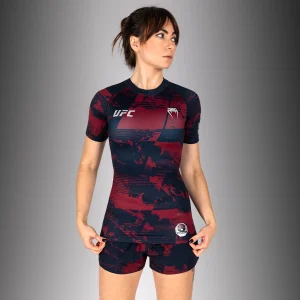 UFC Zenith by Venum Authentic Fight Week Rashguard maniche corte Performance Donna - Blu navy/Bordeaux/Argento