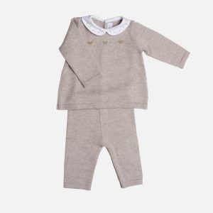 Completo in lana ricamato fiocchetti